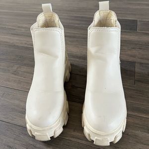 Brand: Circus NY, Size: 6.5 Women’s, Good Quality, Color: Beige